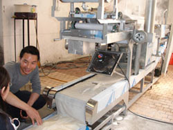 自動收卷米皮.jpg 自動收卷米皮.jpg